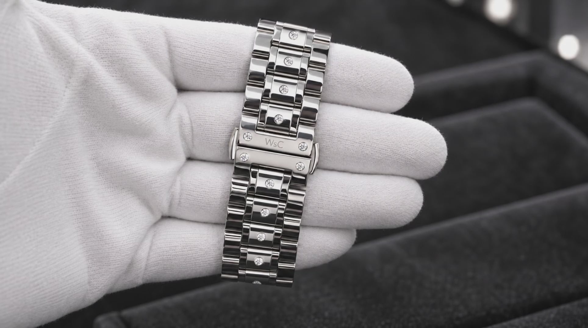 WsC Fury 1 carat diamond strap detail loop